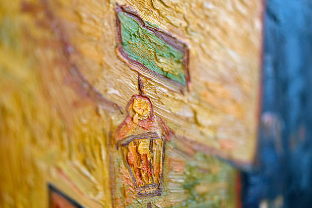 reproduction Cafe Terrace at Night Oil Painting detail