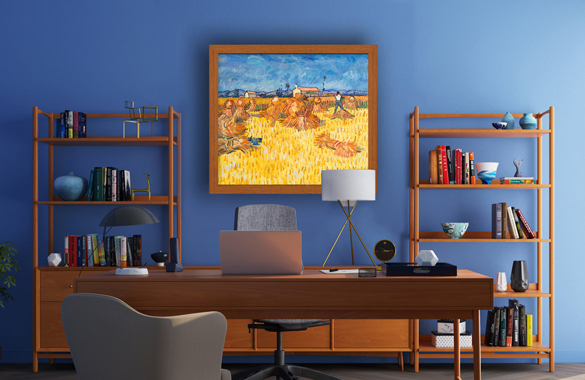 Van Gogh reproductie van Oogst in Provence in interieur.