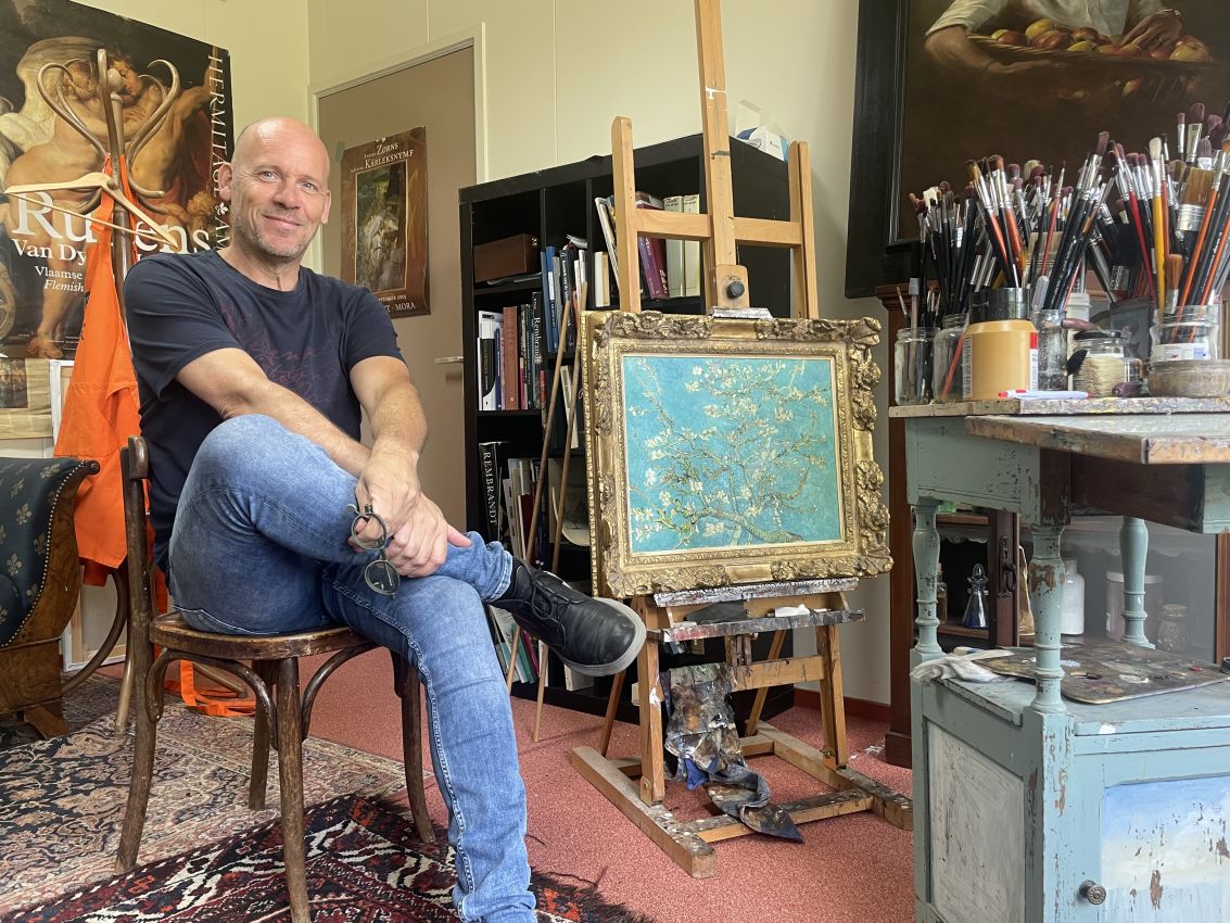 master painter Nard Kwast with almond blossom vincent van gogh